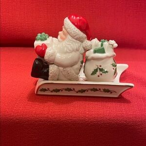 Lenox Holiday Time Salt & Pepper Shakers Santa Sleigh with Gifts.